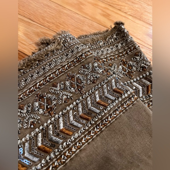 Frank Lyman Montreal taupe jeans w beading & embroidery at hem - Picture 4 of 4